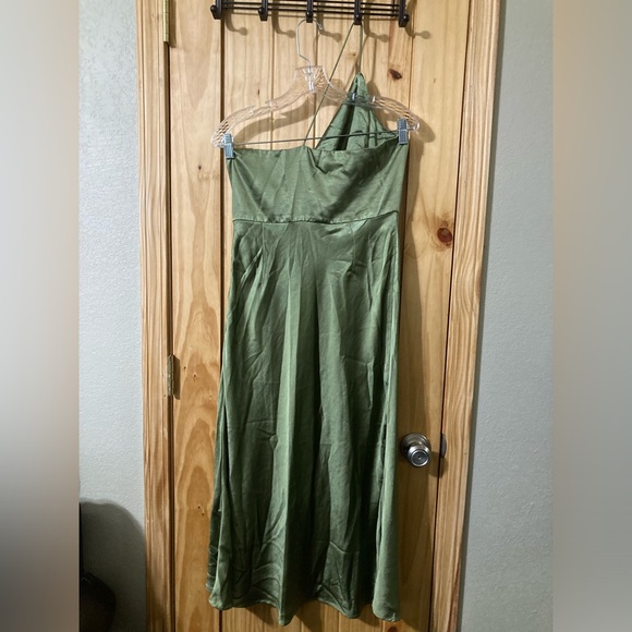 NWT - Billy J. size 16 (girls) satin, one-shoulder Kimbra midi dress - Picture 5 of 6